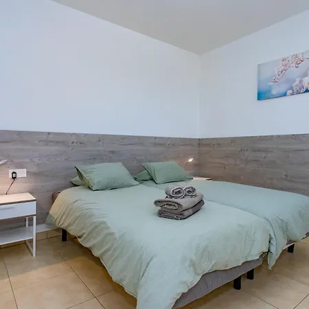 Appartement Amana 5 Star Luxury For 10 People In *